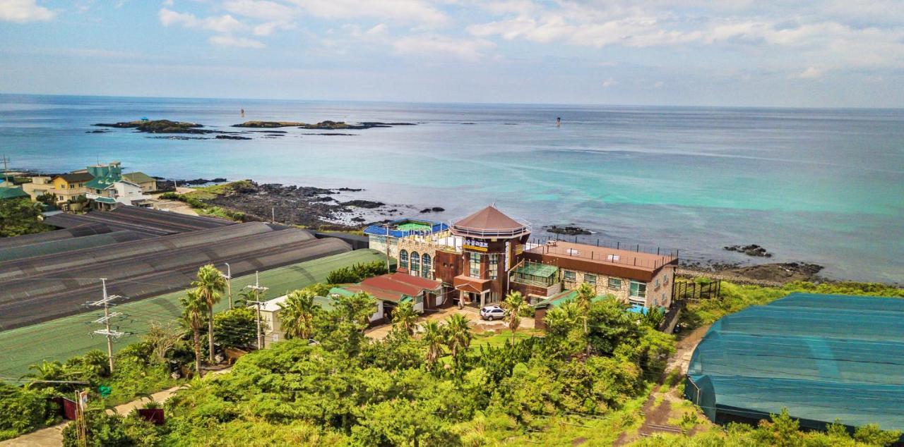 Castle Pool Resort Чеджудо Экстерьер фото